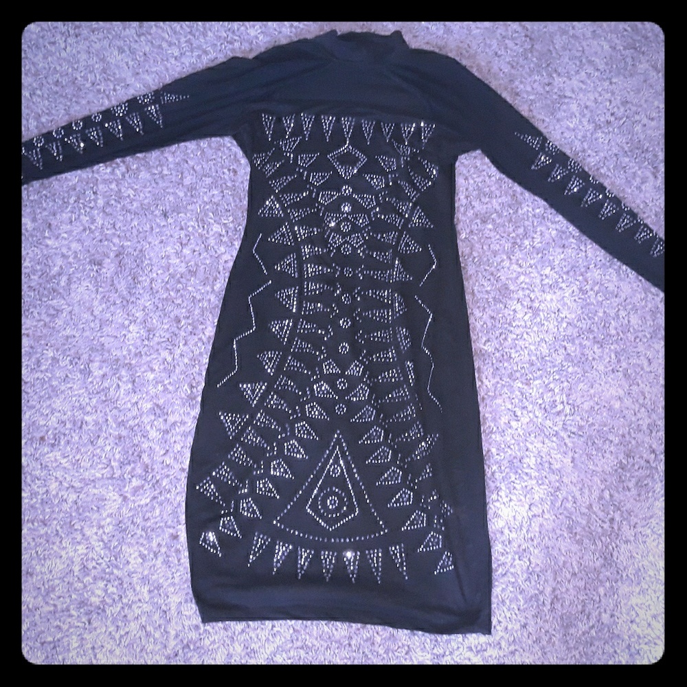 A black Fitted dress